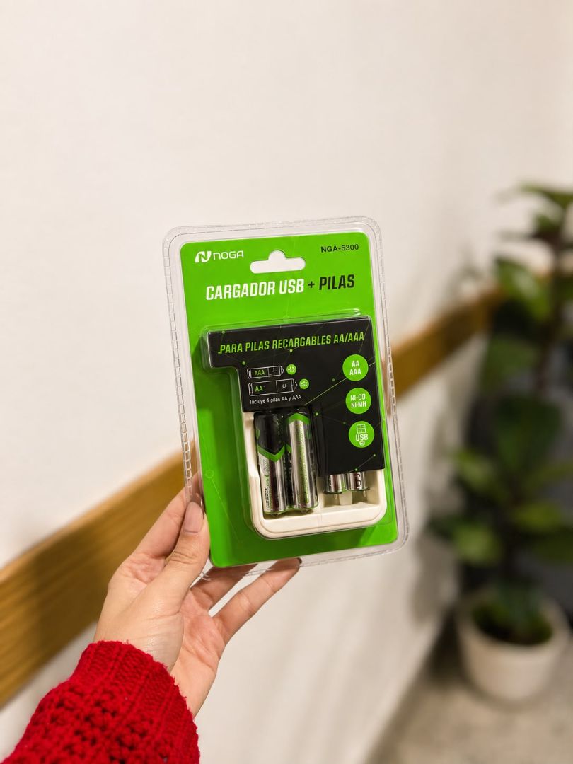 CARGADOR USB + 4 PILAS RECARGABLES NOGA