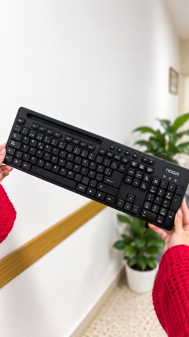 Teclado Multimedia USB con Soporte Multitarea