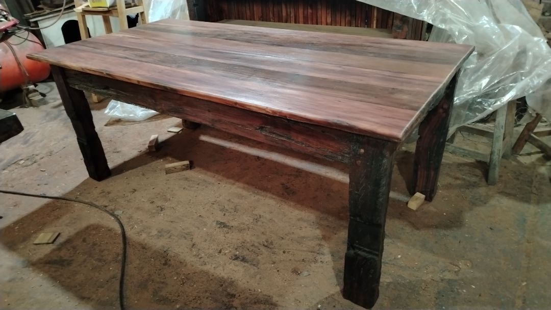 Mesa quebracho